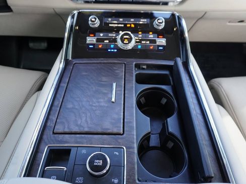 Used 2020 Lincoln Navigator Reserve w/ Luxury Package image 22