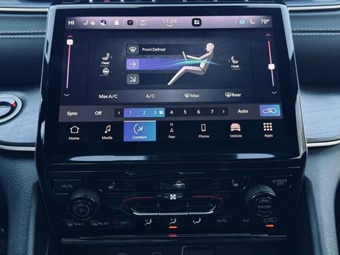 Certified 2023 Jeep Grand Cherokee Laredo w/ Luxury Tech Group I image 34