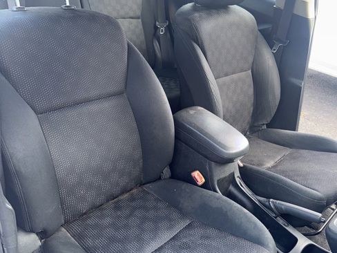 Used 2010 Pontiac Vibe w/ Preferred Package image 17