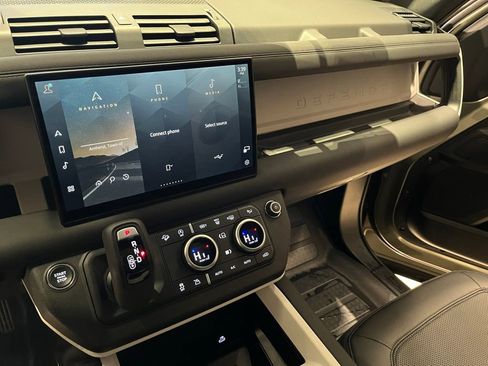 Used 2025 Land Rover Defender 110 S image 36