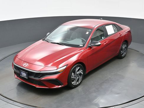 Certified 2025 Hyundai Elantra Sport FWD image 32