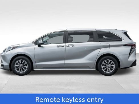 Used 2023 Toyota Sienna LE FWD image 4