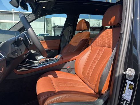 Used 2026 BMW X7 M60i image 11