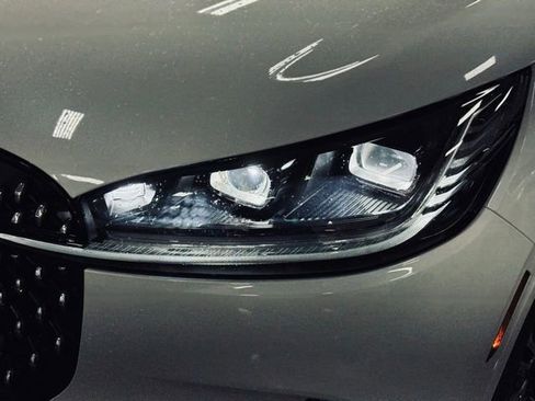 Used 2025 Lincoln Aviator Black Label image 2