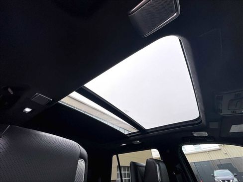 Used 2023 Cadillac Escalade Sport Platinum w/ LPO, ONYX Package image 23