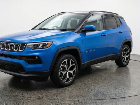 Used 2025 Jeep Compass Limited image 3