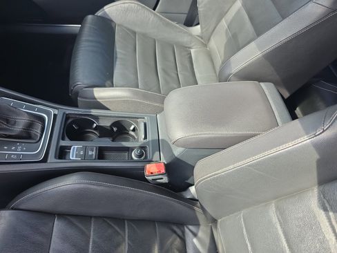 Used 2016 Volkswagen Golf R 4-Door image 15