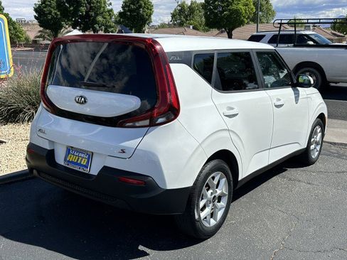 Used 2021 Kia Soul S FWD image 3