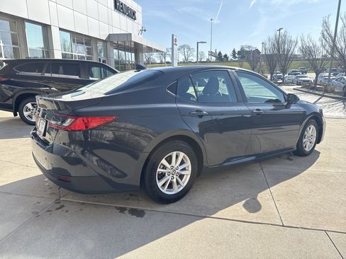 Used 2025 Toyota Camry LE image 7