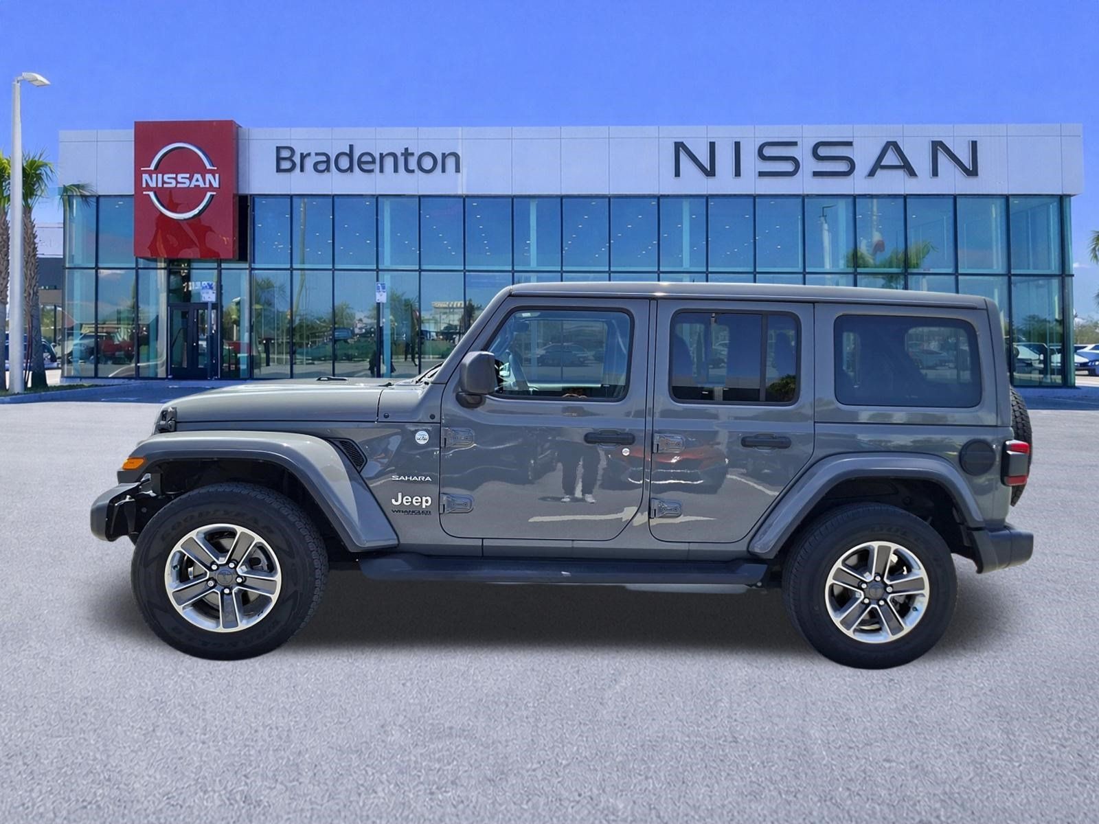 Used 2020 Jeep Wrangler Unlimited Sahara w/ LED Lighting Group AWD/4WD image 8