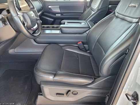 Used 2025 Ford Expedition Platinum AWD/4WD image 17