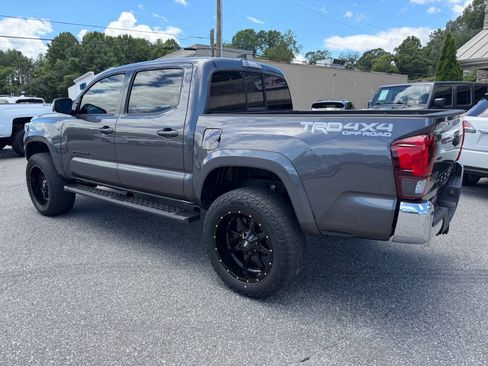 Used 2017 Toyota Tacoma SR5 w/ Tow Package AWD/4WD image 6