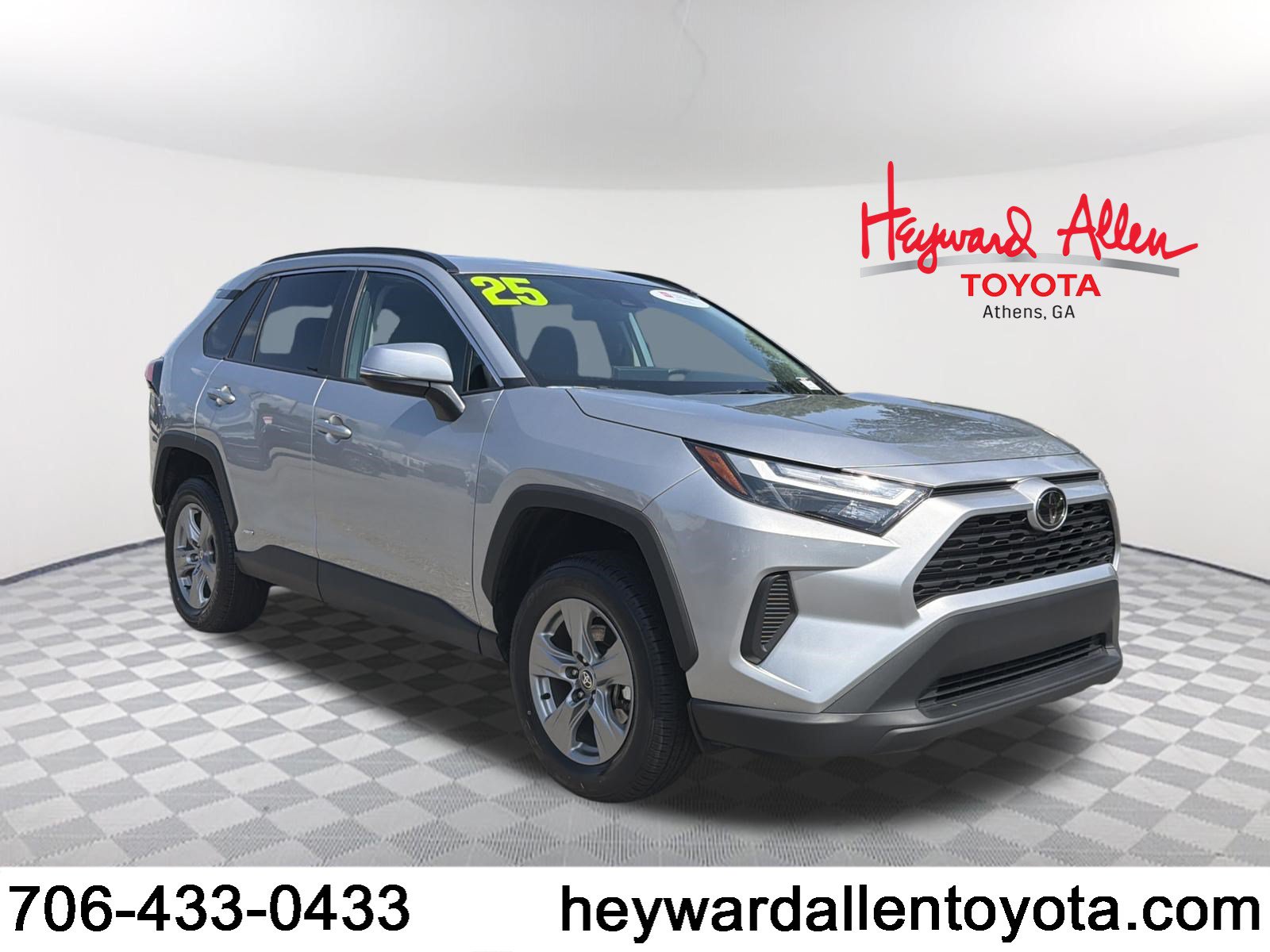 Certified 2025 Toyota RAV4 LE AWD/4WD image 1