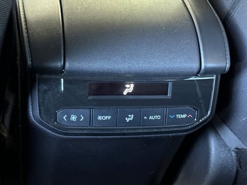 Used 2022 Toyota Highlander LE AWD/4WD image 15