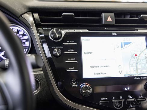 Used 2020 Toyota Camry XLE image 27