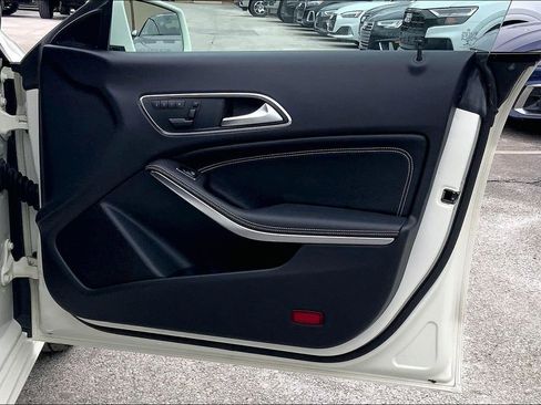 Used 2014 Mercedes-Benz CLA 250 image 23