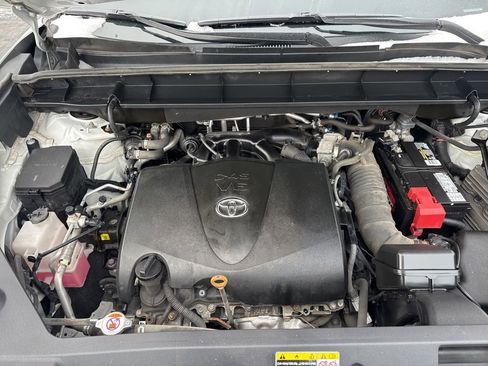 Used 2021 Toyota Highlander XLE image 28