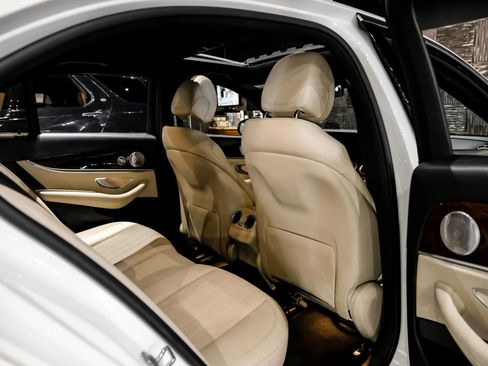 Used 2019 Mercedes-Benz E 300 4MATIC image 29