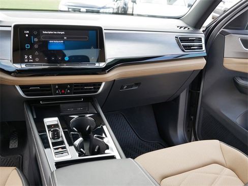 Certified 2024 Volkswagen Atlas Cross Sport SE w/ Panoramic Sunroof Package image 23