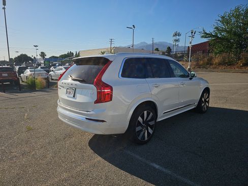 Used 2023 Volvo XC90 T8 Ultimate w/ Lounge Package AWD/4WD image 4