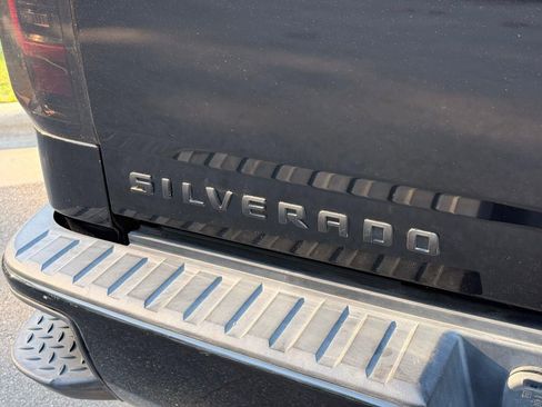 Used 2017 Chevrolet Silverado 1500 LTZ Z71 AWD/4WD image 11
