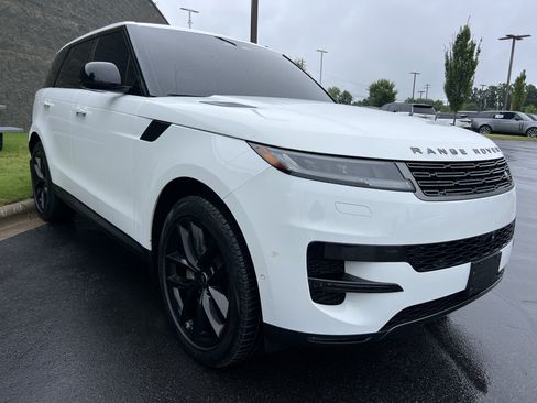 Used 2024 Land Rover Range Rover Sport SE AWD/4WD image 8