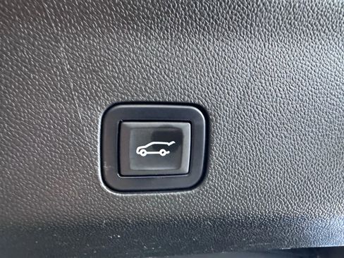 Used 2021 Cadillac Escalade Premium Luxury image 26