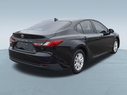 Used 2025 Toyota Camry LE image 9