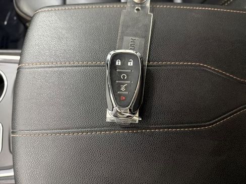 Used 2020 Chevrolet Traverse LT image 35