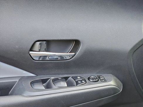 Used 2023 Nissan Kicks SR w/ SR Premium Package image 9