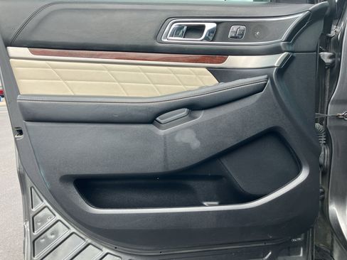 Used 2016 Ford Explorer Platinum AWD/4WD image 13