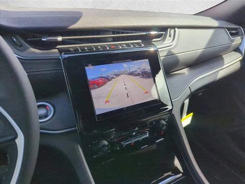 New 2025 Jeep Grand Cherokee Altitude image 14