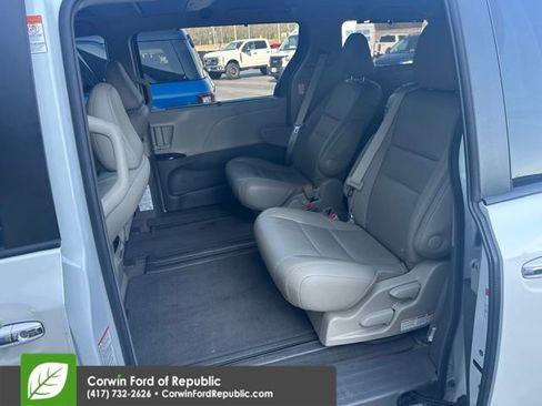 Used 2017 Toyota Sienna XLE Premium image 14