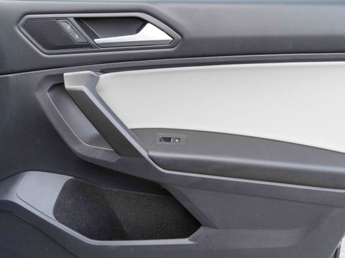 Used 2021 Volkswagen Tiguan SE R-Line image 31