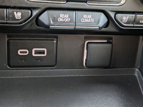 Used 2024 Chevrolet Suburban Premier image 24