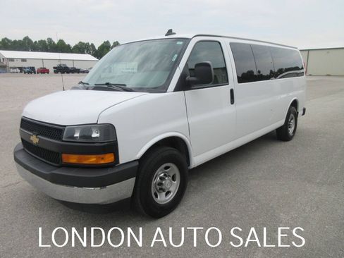Used 2018 Chevrolet Express 3500 LT w/ LT Preferred Equipment Group RWD image 2
