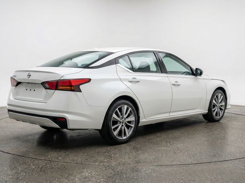 Used 2025 Nissan Altima 2.5 SV image 9