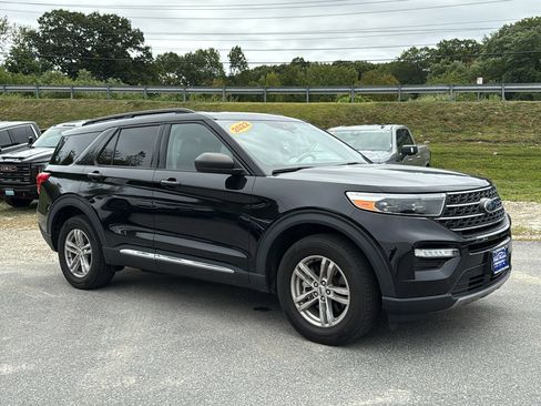 Used 2022 Ford Explorer XLT w/ Equipment Group 202A image 2