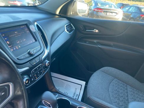 Used 2022 Chevrolet Equinox LT w/ Driver Convenience Package image 16