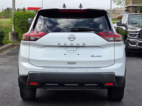 Used 2025 Nissan Rogue SL w/ Tech Package image 6