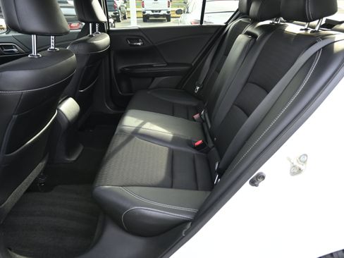 Used 2017 Honda Accord Sport image 31