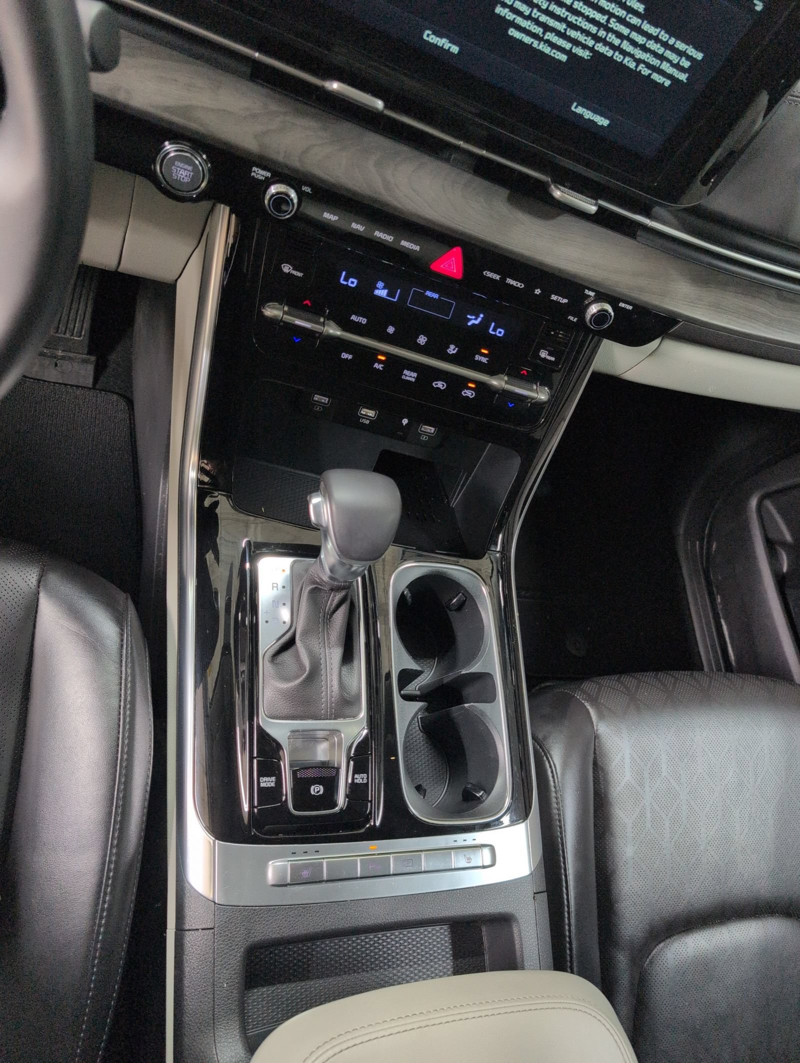 Used 2024 Kia Carnival EX FWD image 15