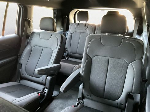 New 2025 Jeep Grand Cherokee L Laredo w/ Luxury Tech Group I image 9