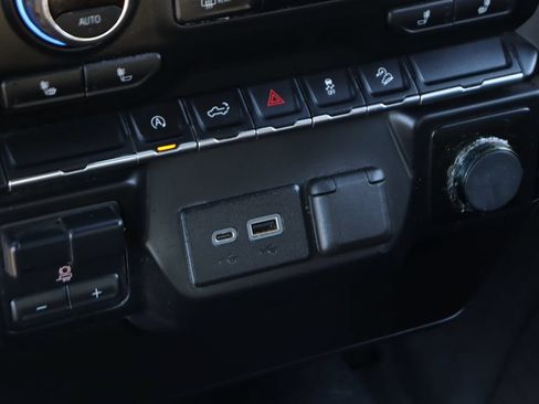 Used 2020 Chevrolet Silverado 1500 RST AWD/4WD image 29