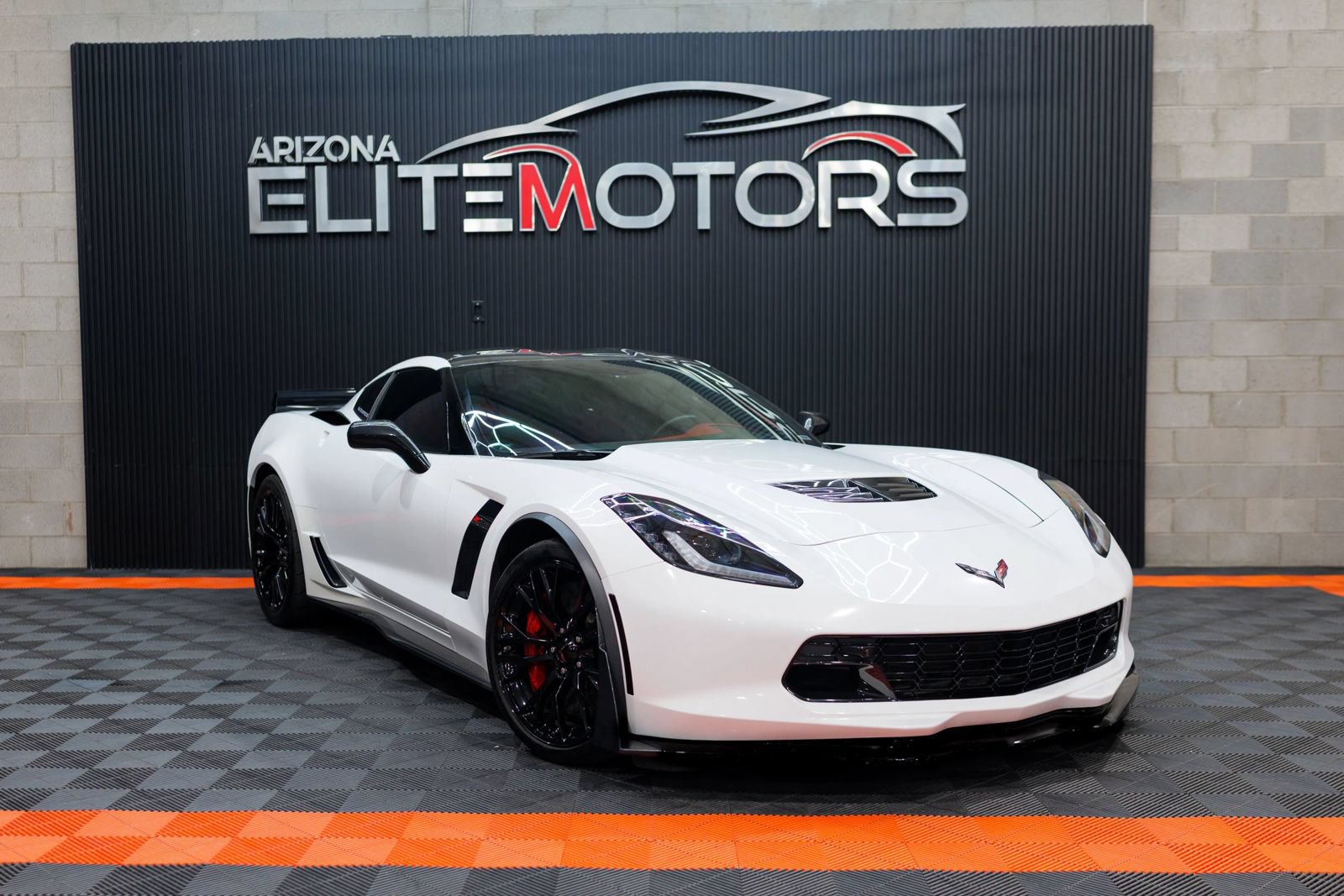 Used 2016 Chevrolet Corvette Z06 w/ Z07 Performance Package RWD image 2