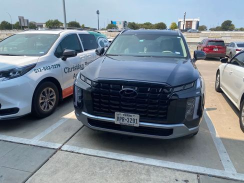 Used 2025 Hyundai Palisade Limited FWD image 3