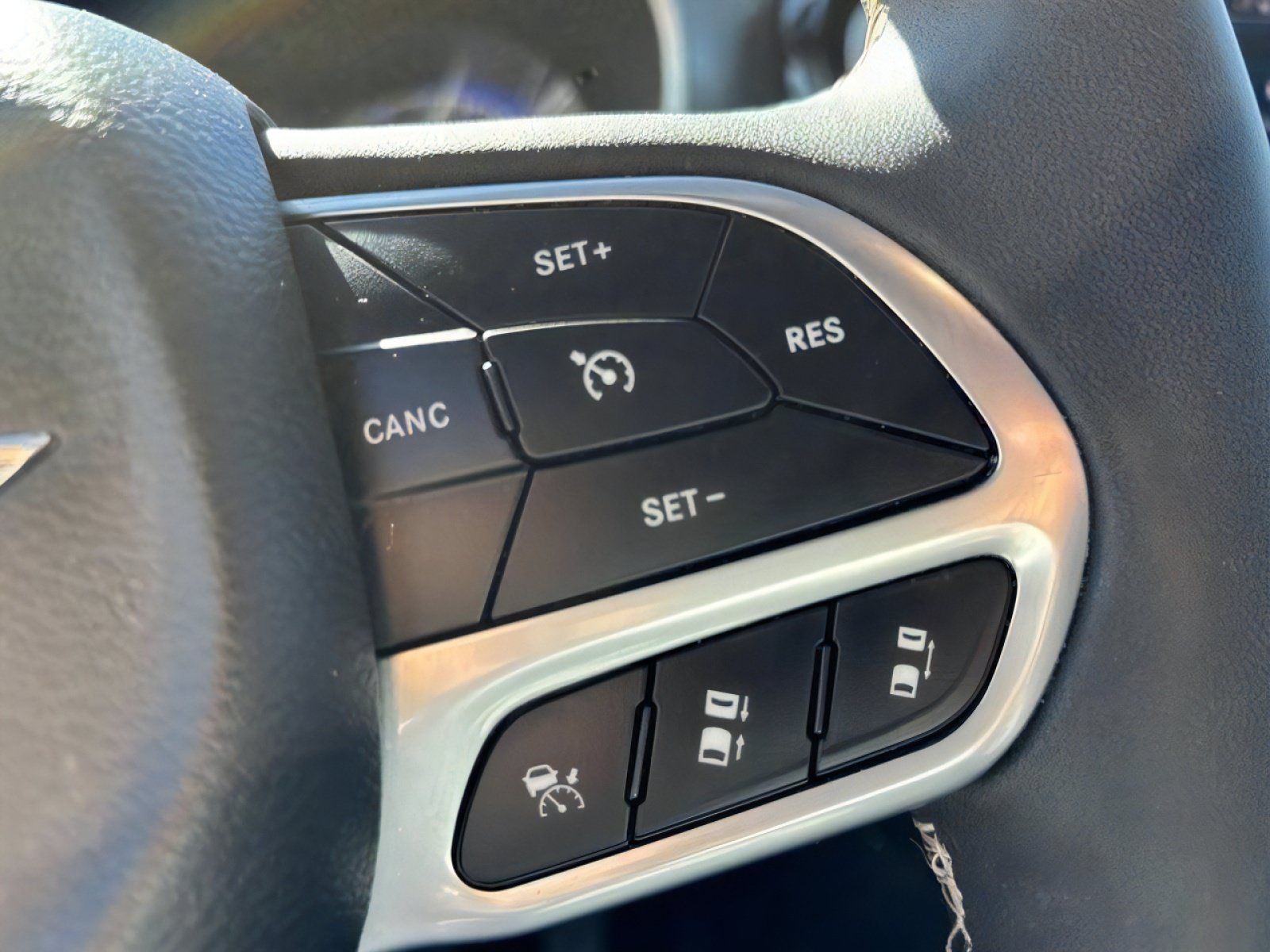 Used 2025 Chrysler Pacifica Select FWD image 23