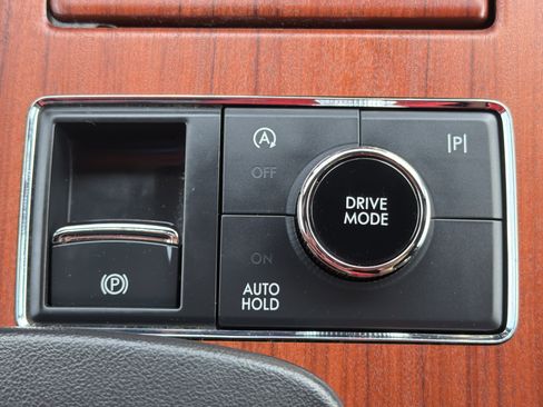 Used 2024 Lincoln Navigator Reserve AWD/4WD image 9