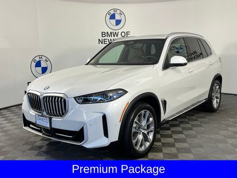 Used 2025 BMW X5 xDrive40i AWD/4WD image 3