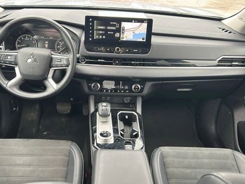 Used 2025 Mitsubishi Outlander SE image 14